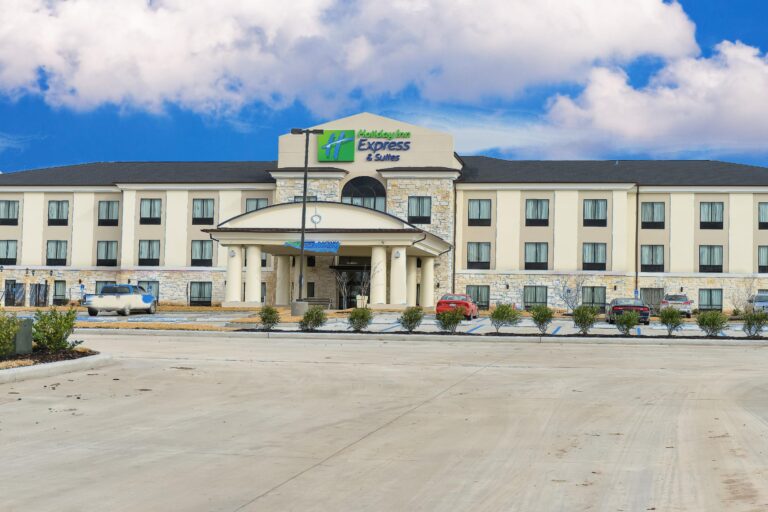 Holiday Inn Express & Suites Cuero