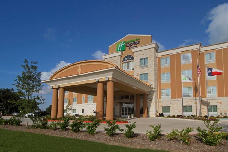Holiday Inn Express & Suites Houston East Baytown